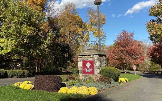 Front entrance sign of Sterling Woods Danbury, Connecticut